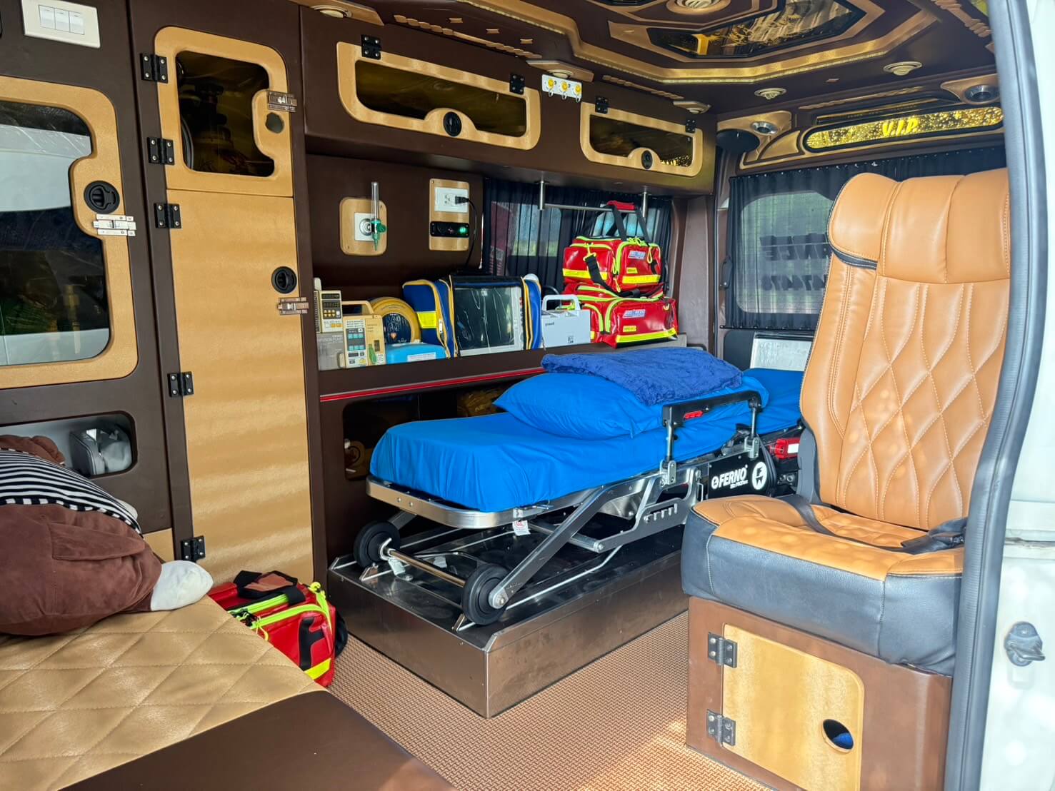 ambulance รถ พยาบาล-1
